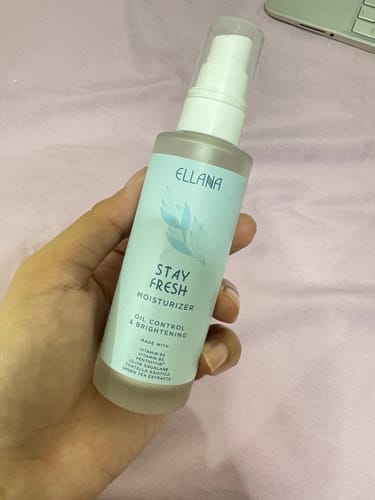 Customer photo review of Stay Fresh Moisturizer Controls Oil and Brightens