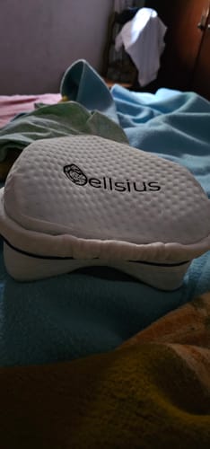 Avis photo d'un client sur Coussin Orthopédique Genoux Cellsius - Le secret d'un sommeil sans douleur