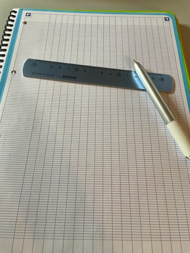 Avis photo d'un client sur Cahier à spirales COLOR SYSTEM OXFORD # Couverture polypro souple coloris Noir - 180 pages A4 détachables - grands carreaux - 5 couleurs de cadres