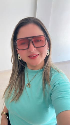Customer photo review of Óculos Villanova