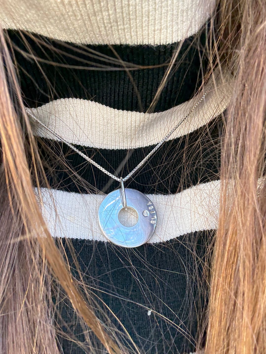 Customer photo review of Collar De Plata Con Colgante Personalizable y Circón - Leonor