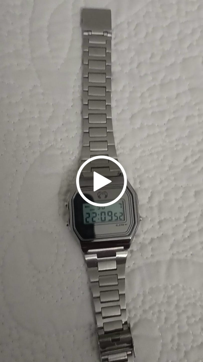 Customer video review of Reloj Digital Vintage ~ Plata