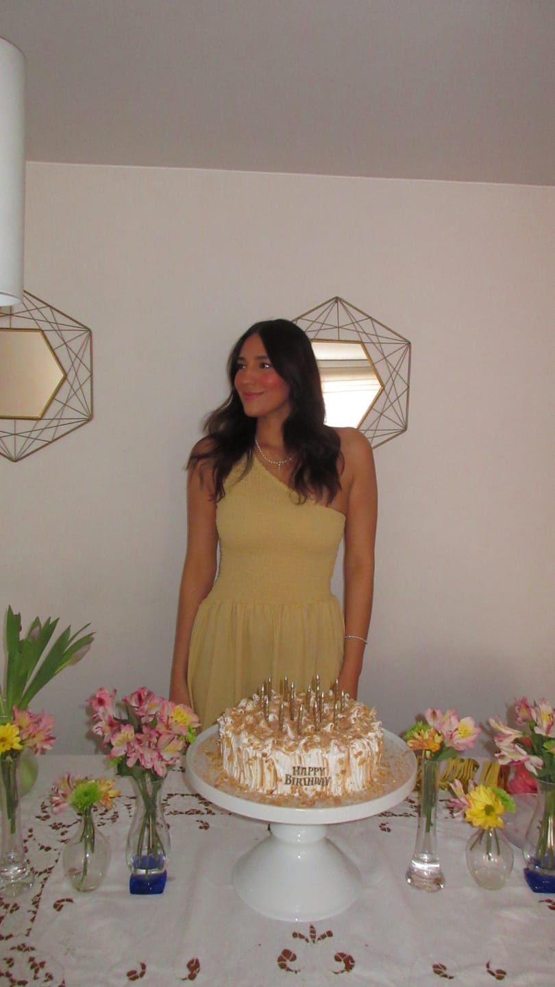 Customer photo review of Vestido Lienzo Amarillo