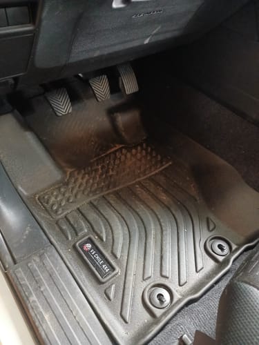 Customer photo review of Pisos Calce Perfecto Mitsubishi L200 Doble Cabina (2024 - 2025)