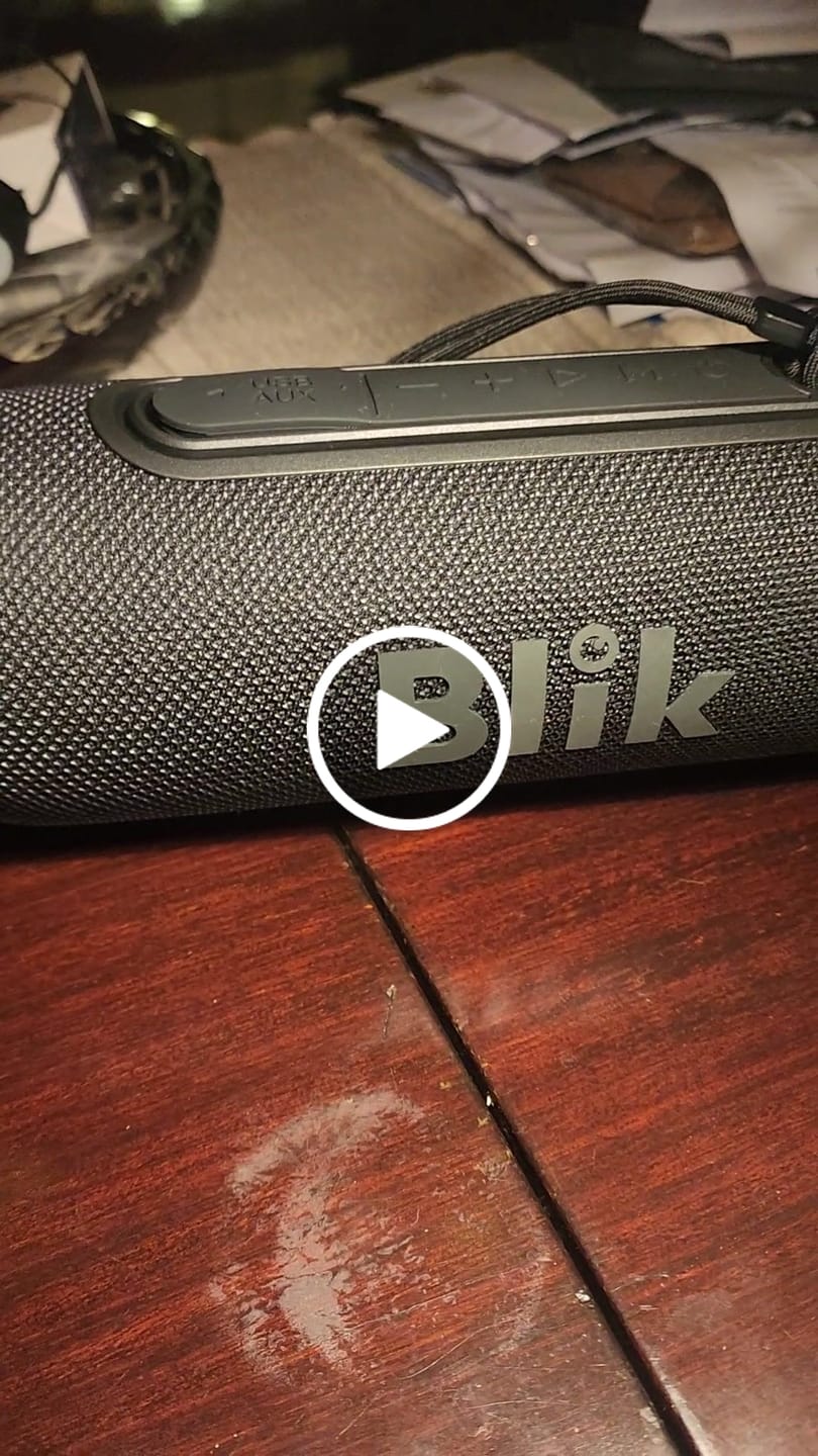 Customer video review of Parlante Bluetooth Portátil Blik Live Negro 10W IPX5 8 Hrs