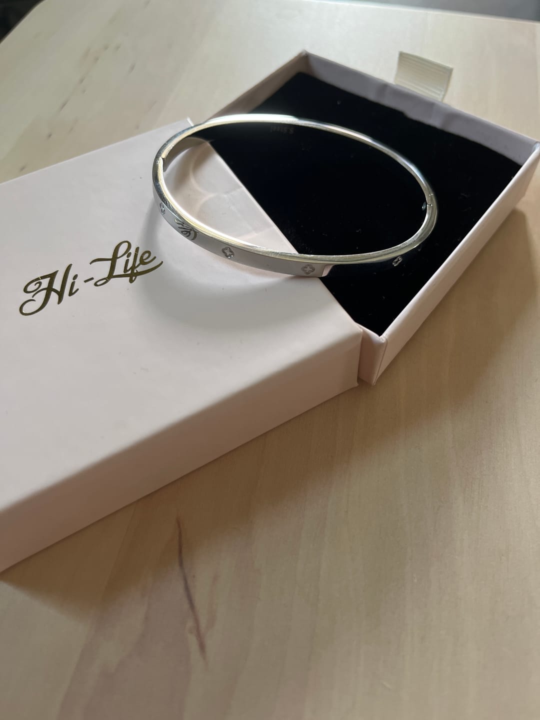 Customer photo review of Timeless Lucky Leaf Armreif 14K Vergoldet