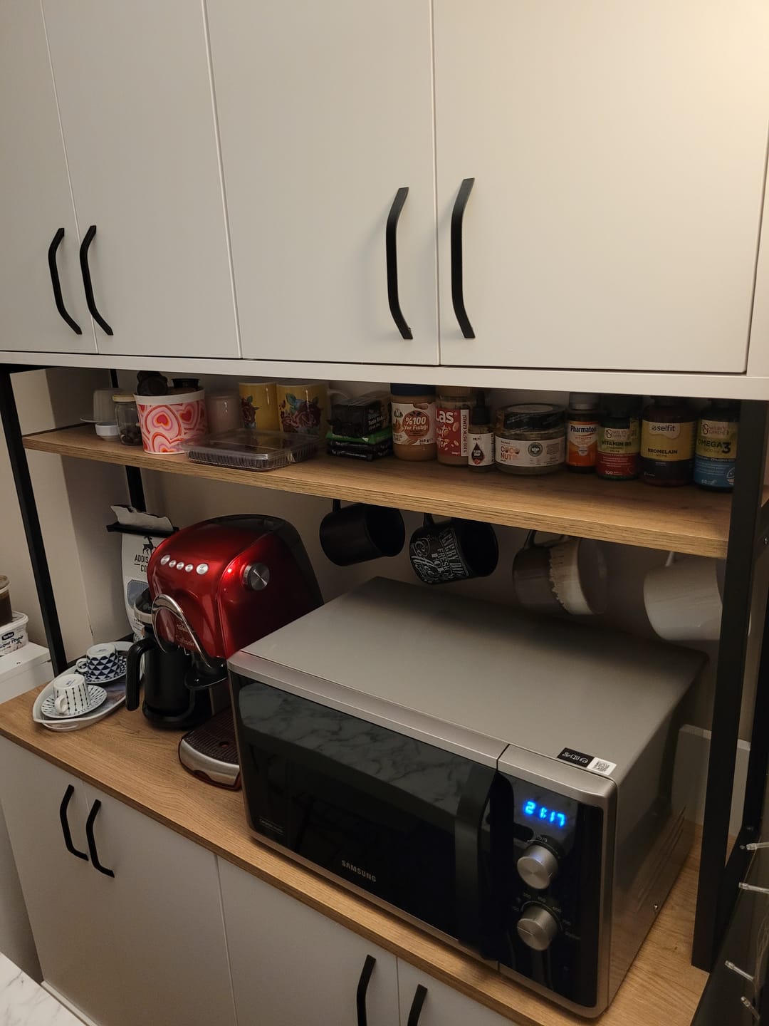 Customer photo review of Rani JE173 Çok Amaçlı Dolap 8 Kapaklı Kiler Mutfak Dolabı Beyaz - Sepet Ceviz