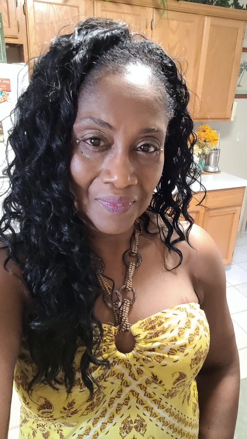 Customer photo review of Vanessa Vibe Swap Half Wig - ELISEY