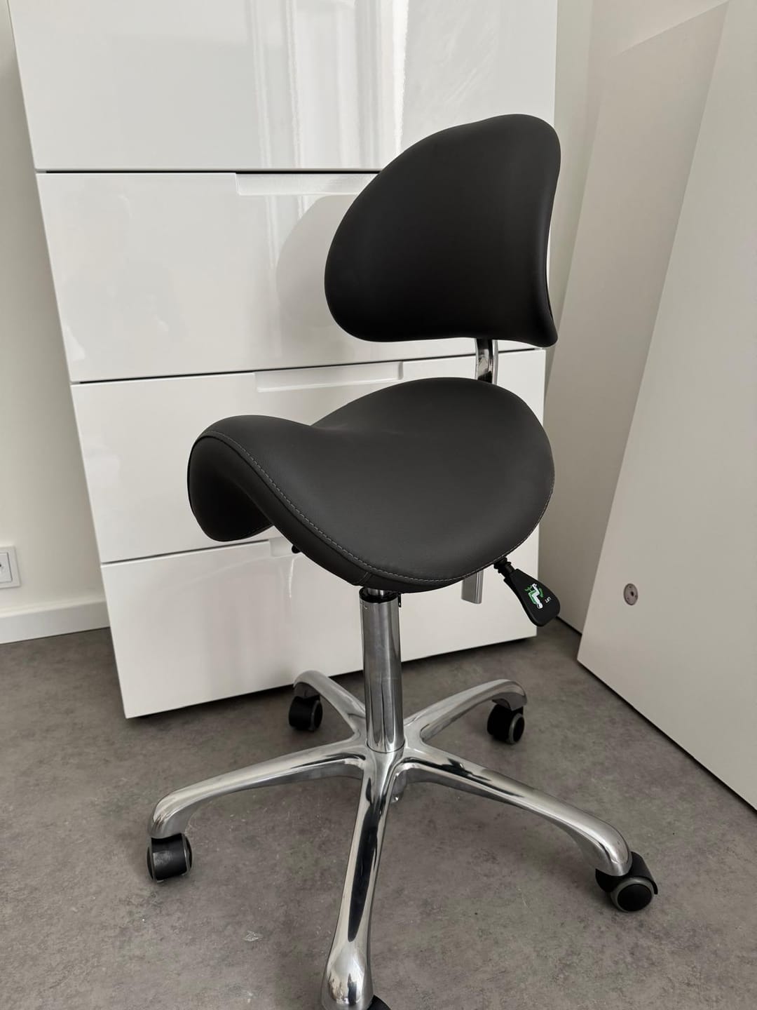 Customer photo review of Rollhocker Diana Grau