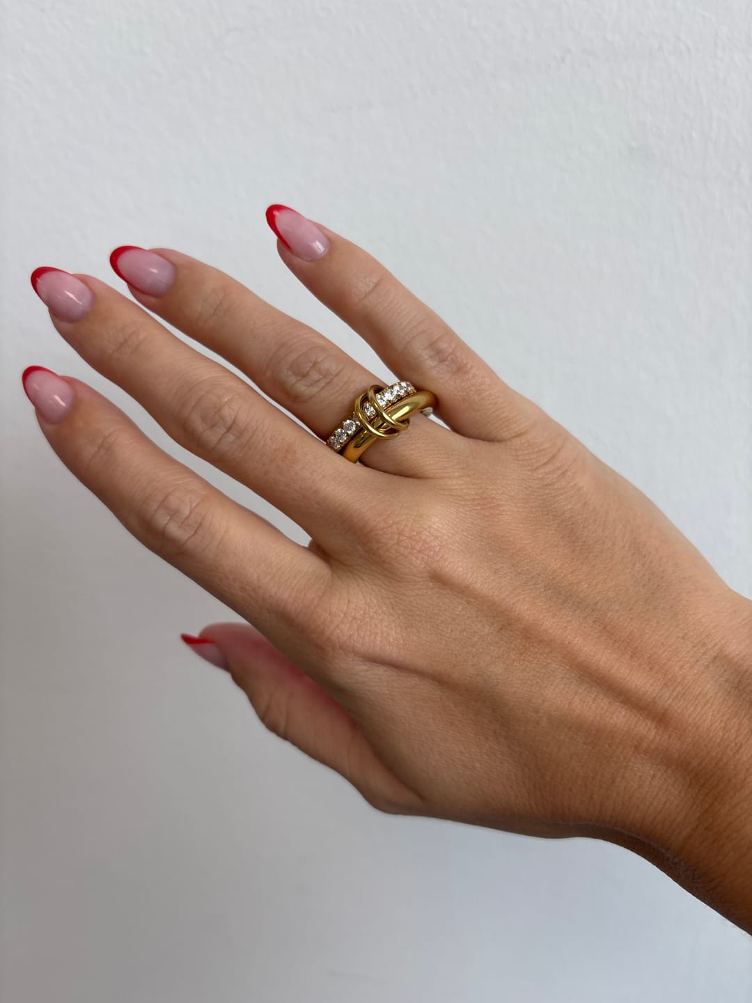 Customer photo review of Pave Infinity Flow Ring 18K Vergoldet