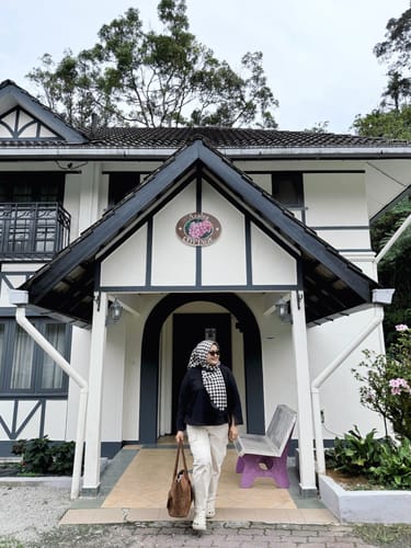 Customer photo review of Monogram Square (Black)