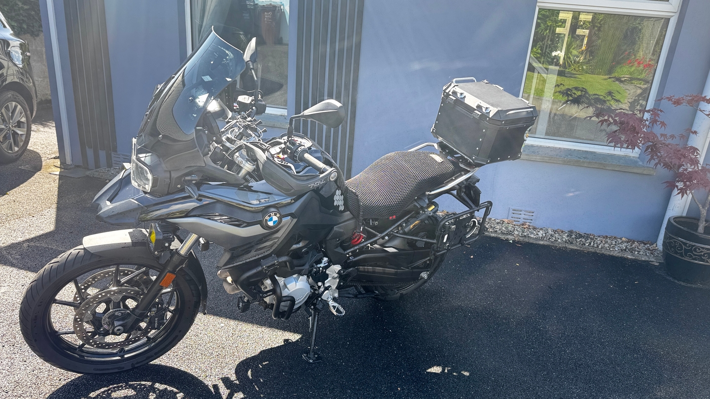 Wind Rider mesh seat cover on a BMW F 750 GS
