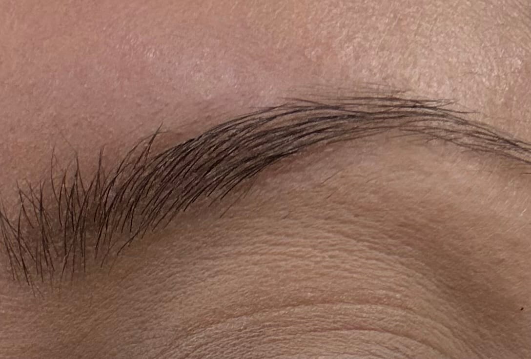 Customer photo review of Brow Up Fix - Gel Fixador para Sobrancelhas – Vizzela