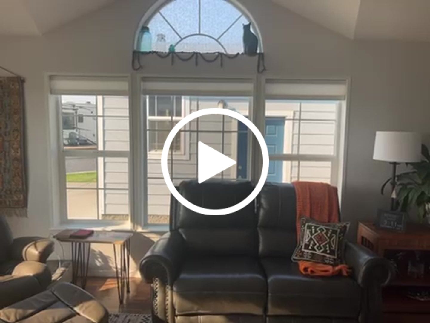 Customer video review of SmartWings Motorized Light Filtering Cellular Shades Nowa