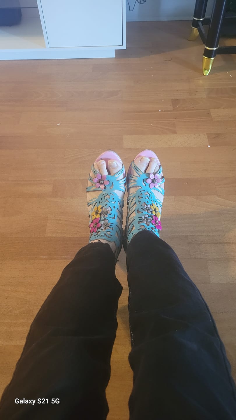 Customer photo review of Blooming Vine Romantic Cutout Sandals