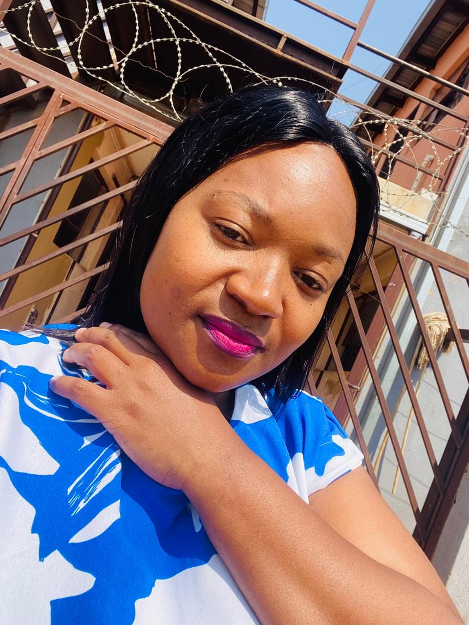 Customer photo review of Double Drawn Short Blunt Cut Glue-less 8 inch Bob Wig