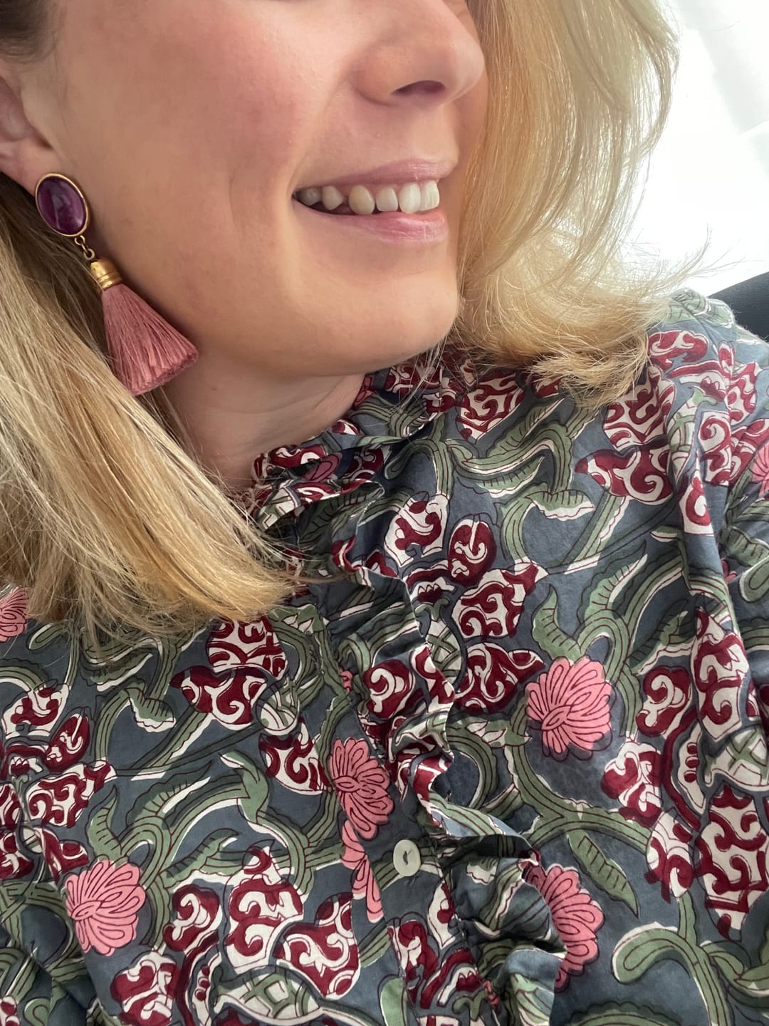 Customer photo review of Quasten Ohrringe als Ohrstecker in Amethyst mit  Quaste in Puderrosa von AmuseToi