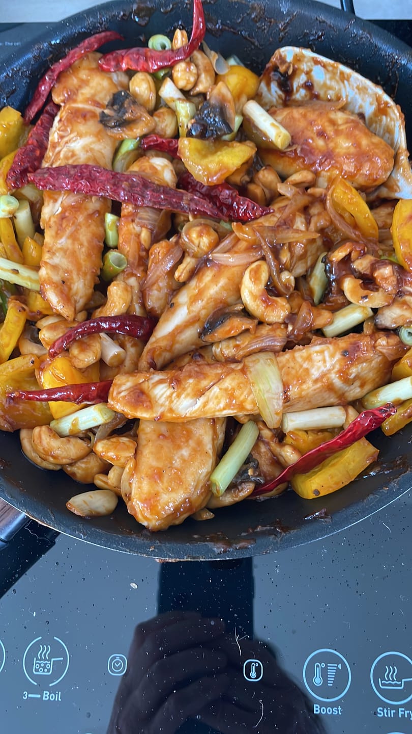 Customer photo review of Hähnchen mit Cashewkernen Kochbox in Bambuskorb mit weiteren 9 Gerichten