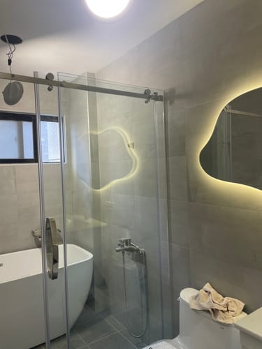 容 review of 海豚造型不規則無框智能燈鏡 image 1 out of 1