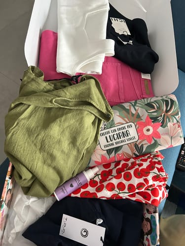 Customer photo review of MYSTERY 📦 BOX ABBIGLIAMENTO E ACCESSORI DONNA [€75]