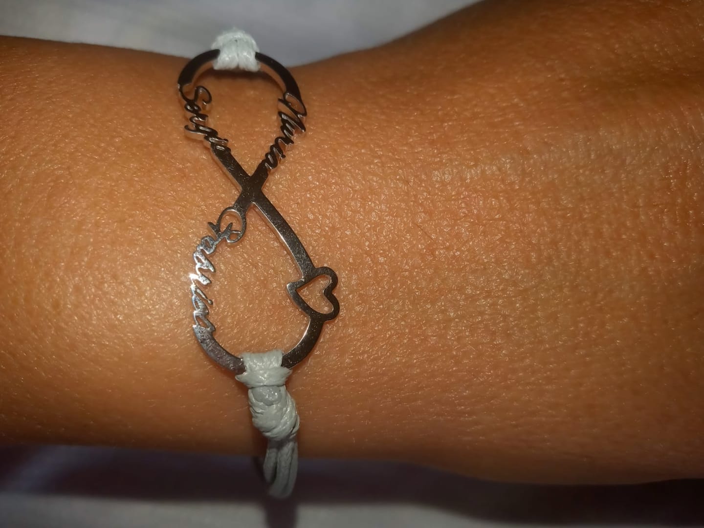 Customer photo review of Pulsera con el signo del infinito