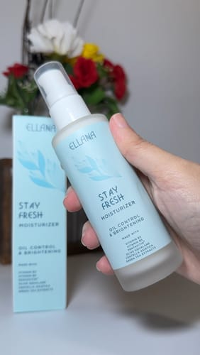 Customer photo review of Stay Fresh Moisturizer Controls Oil and Brightens