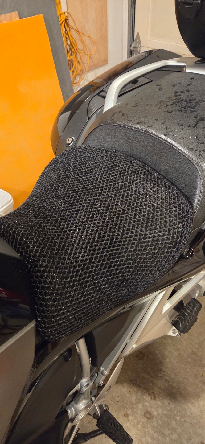 Wind Rider mesh seat cover on a BMW R 1200 RT