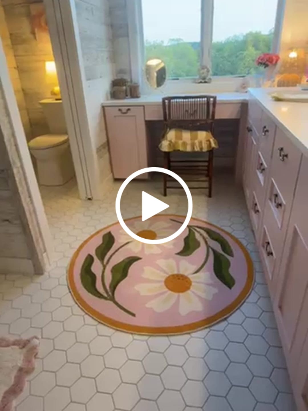 Customer video review of Dual Daisy Round Rug by Jessica Miller