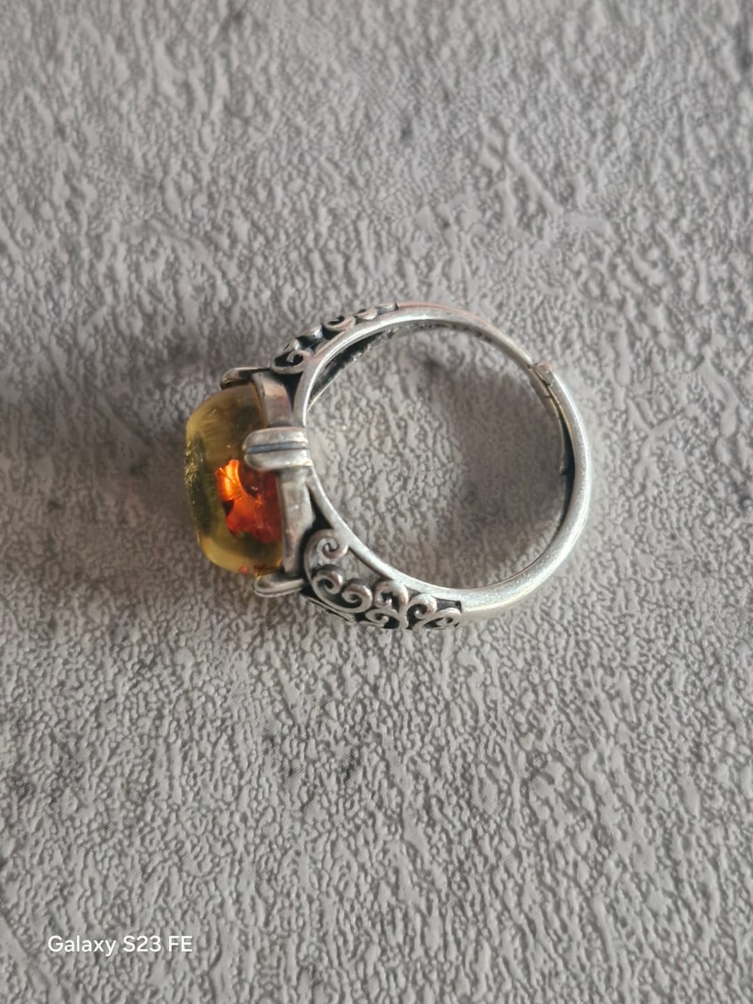 Customer photo review of Bague Ajustable "Éclat Solaire" en Ambre & Argent
