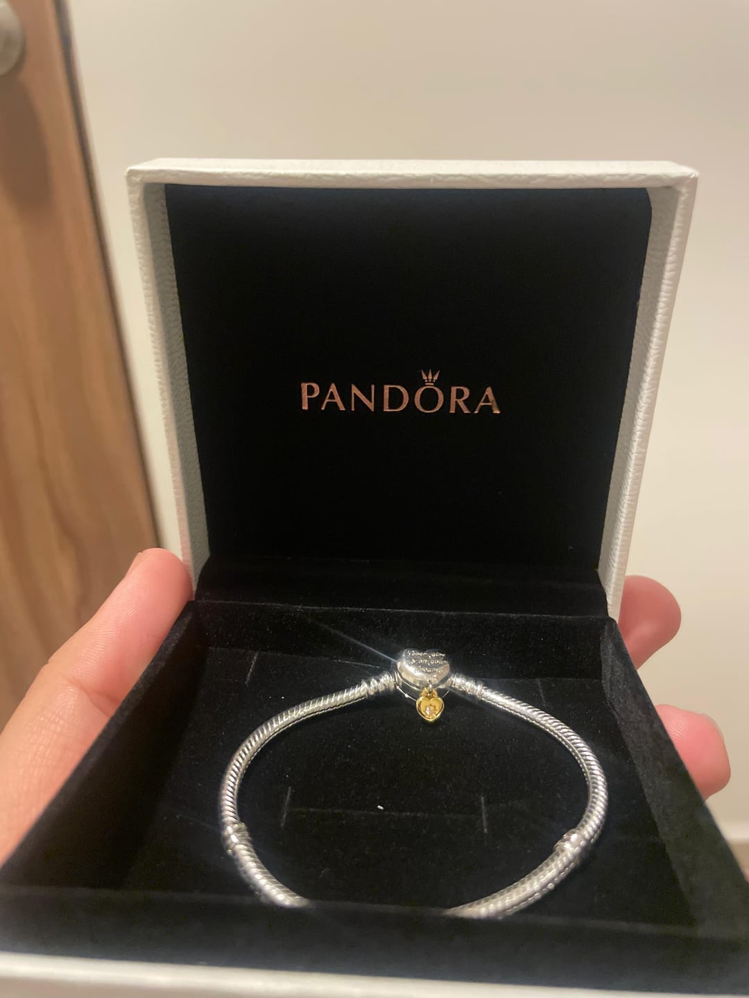 Customer photo review of BRAZALETE PULSERA PANDORA MOMENTS CORAZON DISNEY + KIT DE REGALO