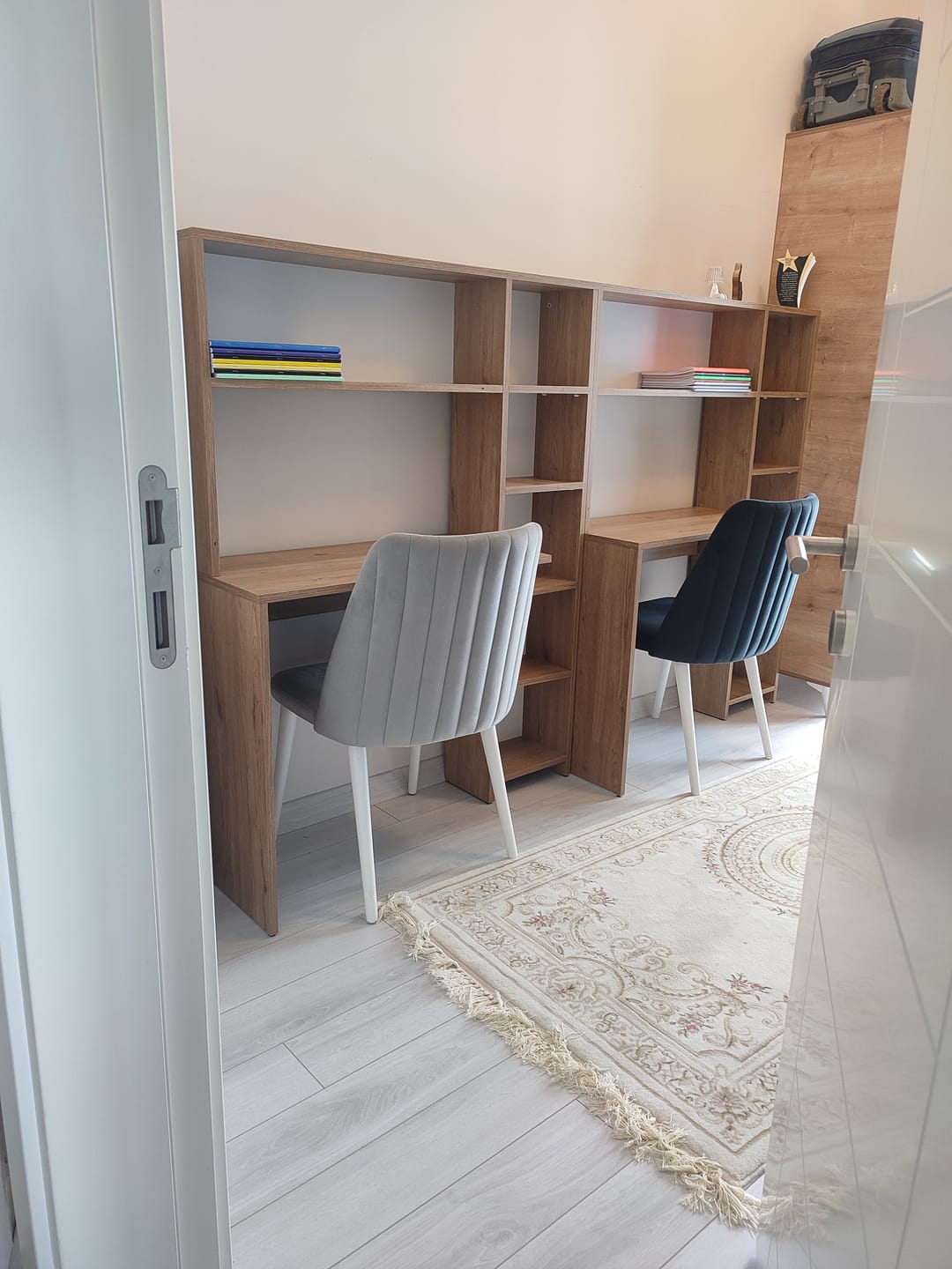 Customer photo review of Rani HA104 Kitaplıklı Raflı Bilgisayar Çalışma Masası Sepet Ceviz