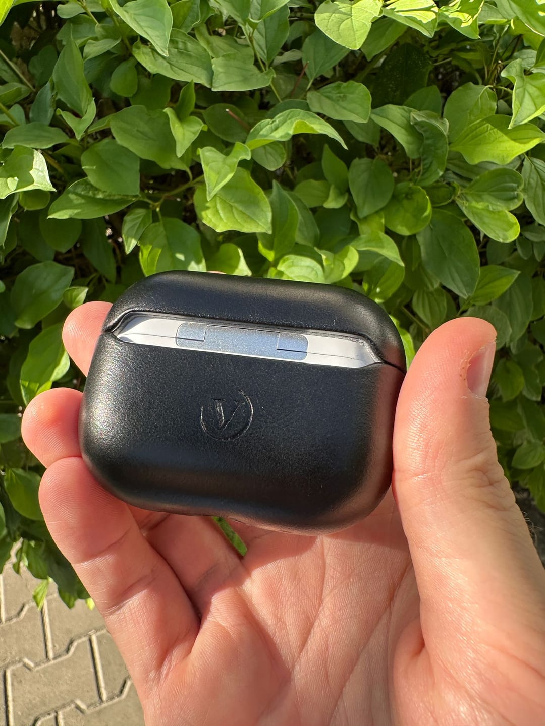 Customer photo review of Prime VN602 Leather AirPods Pro 2 Case