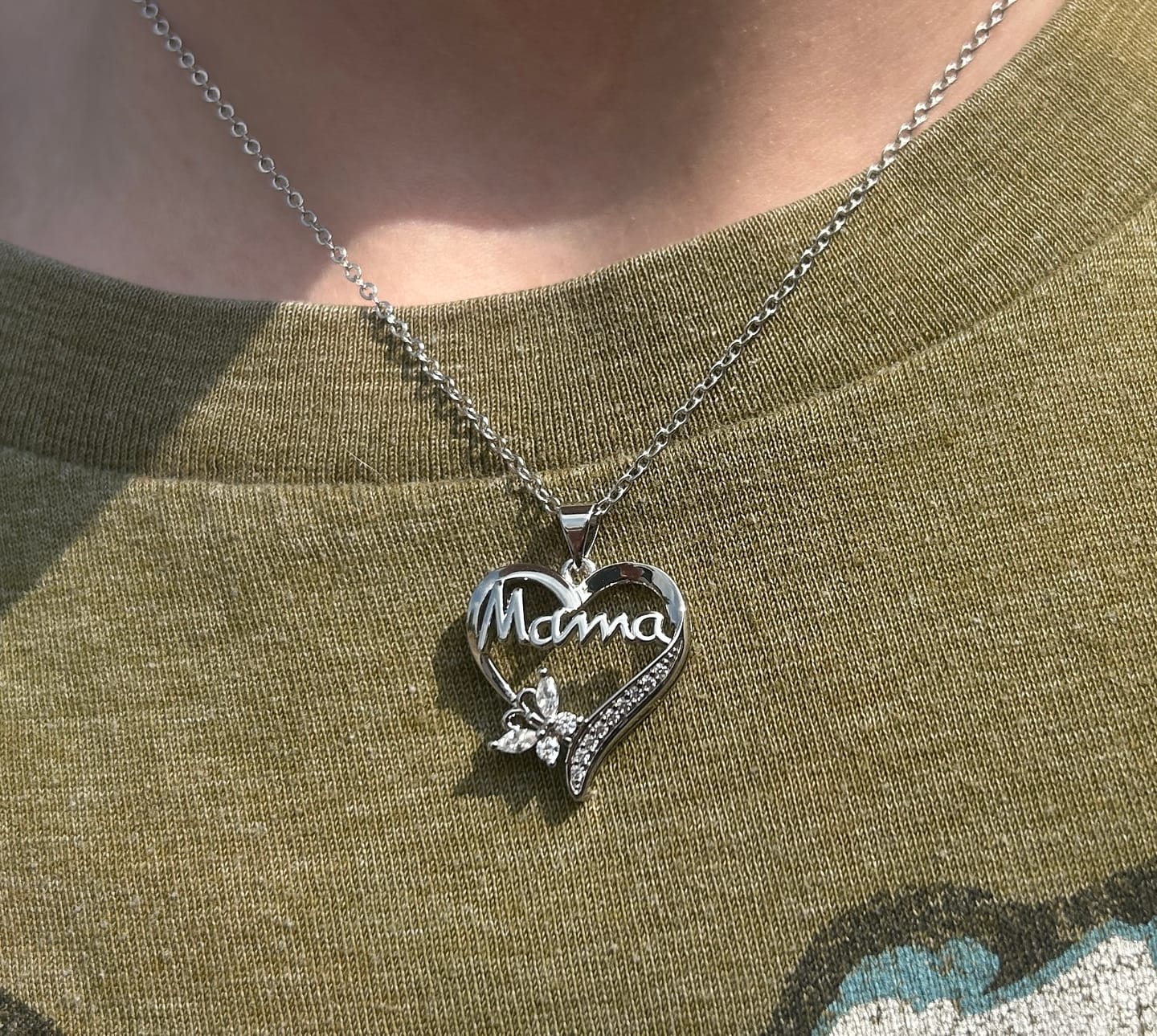 Customer photo review of Mavis 18k White Gold Plated Mama Heart Pendant Necklace with Simulated Diamond Crystals