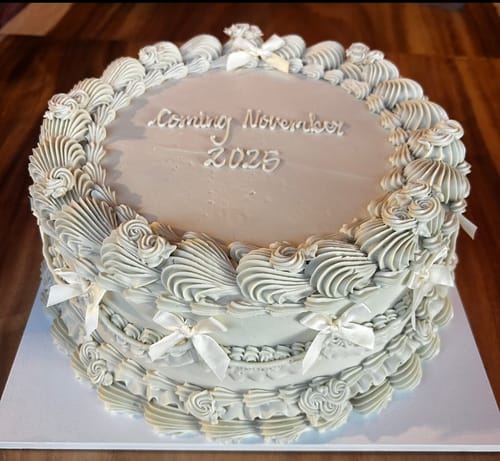 Customer photo review of gender reveal cake