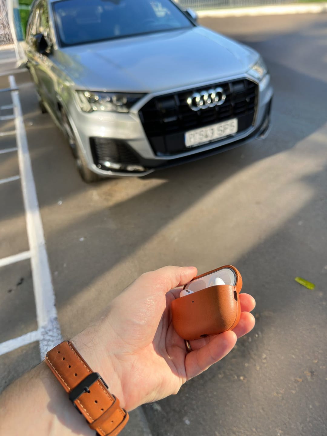 Customer photo review of Prime VN602 Leather AirPods Pro 2 Case