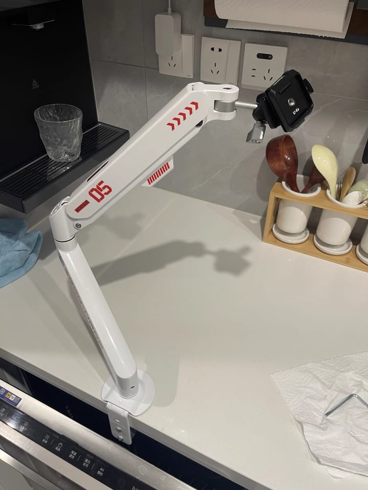 Customer photo review of Floating Hydraulic Camera Articulating Arm Stand