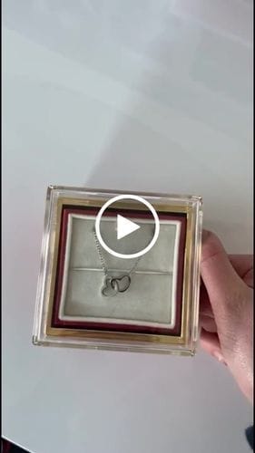 Customer photo review of Ewige Rose Box - Mit Personalisierter Halskette Und Echter Rose