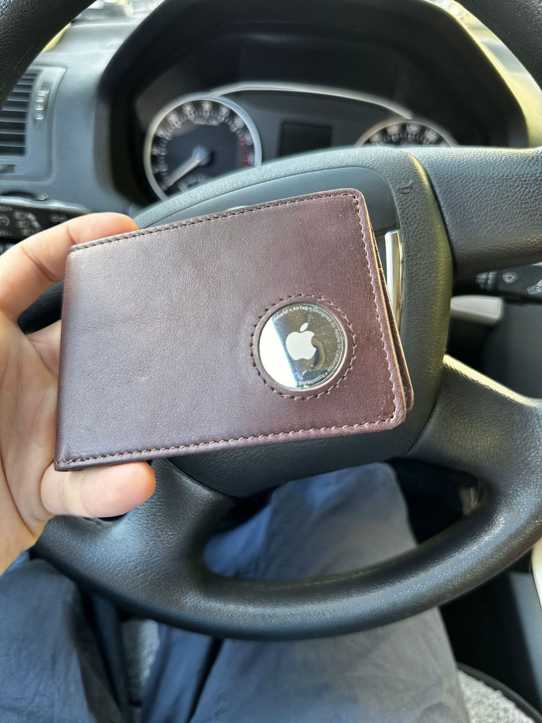 Customer photo review of Supreme Smart VN400 AirTag Wallet