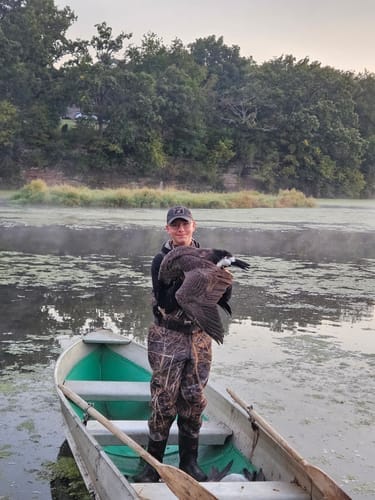 Customer photo review of Seeker Insulated Duck Waterfowl Hunting 800 Gram 3M Thinsulate Neoprene Chest Waders