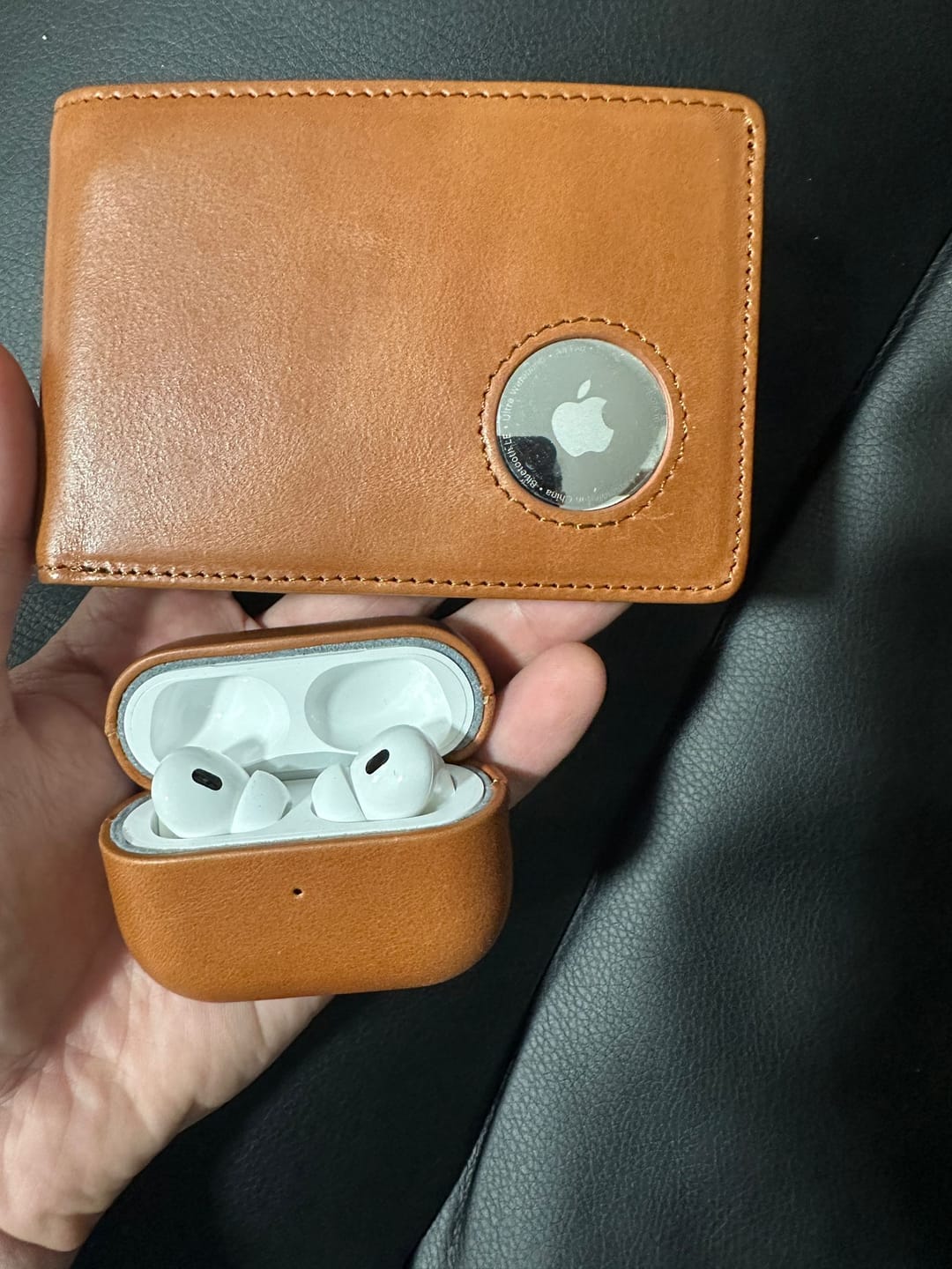 Customer photo review of Supreme Smart VN400 AirTag Wallet