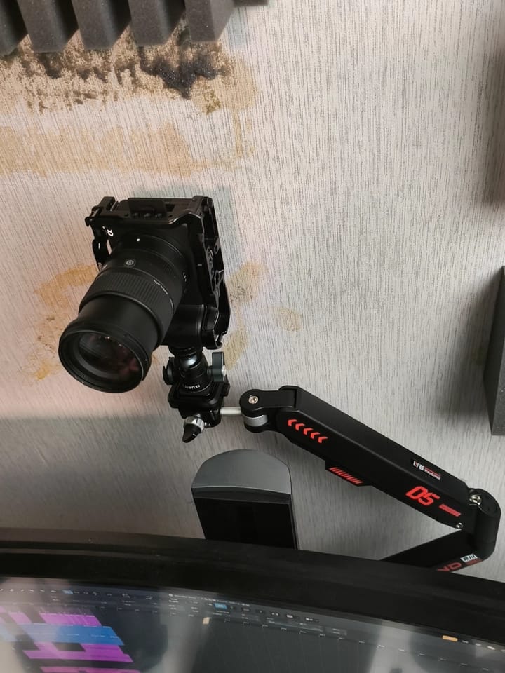 Customer photo review of Floating Hydraulic Camera Articulating Arm Stand