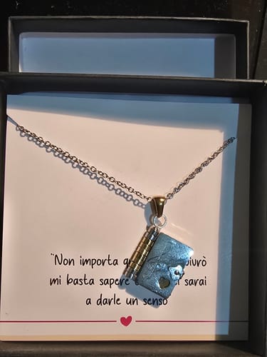 Customer photo review of Collana Libro con frase Personalizzata ✦ Sei la Cosa più bella che indosso