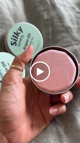 Customer video review of Jasmine Shine & Volume Shampoo Bar