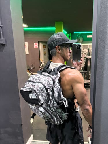 Customer photo review of Mochila Táctica V2 45L Blanco y Negro Camuflaje PROMO