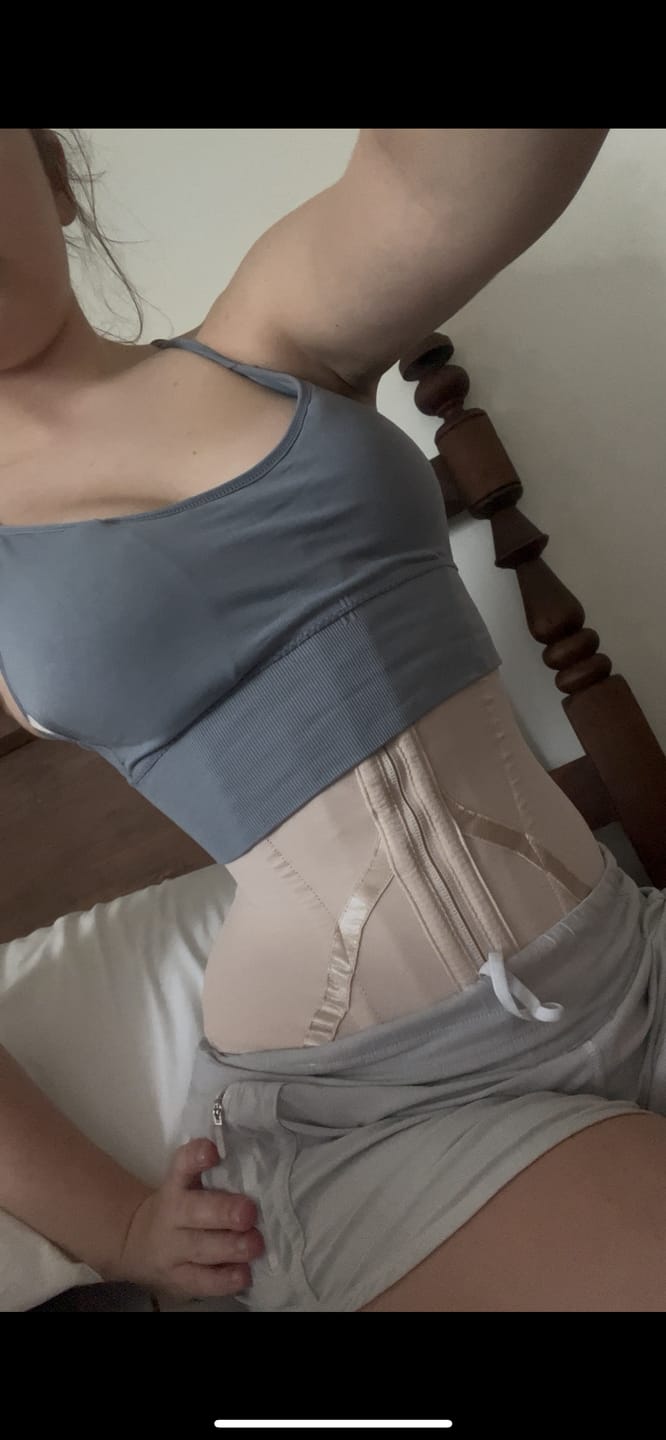 Customer photo review of 2002 Ultra Snatching Waist Trainer