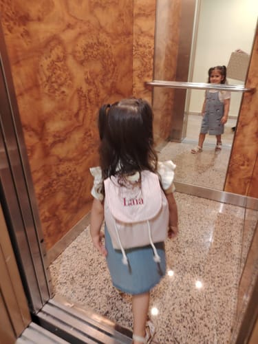 Customer photo review of Mochila infantil rayas rosa