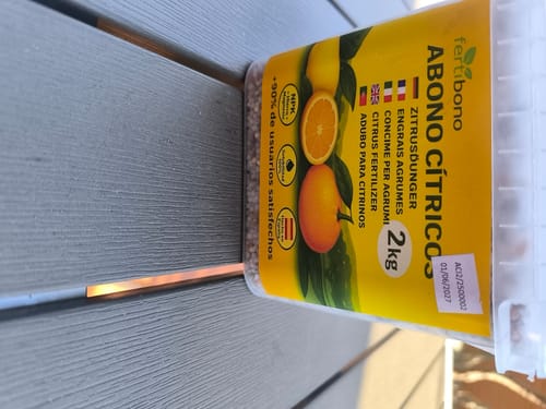 Customer photo review of FERTIBONO Abono Cítricos Premium para Limonero y Naranjos, 20-5-11, (2Kg), con Hierro, Calcio, Azufre, Magnesio, y Manganeso - Evita Amarillo en Hojas, Corrector de Carencias Múltiples