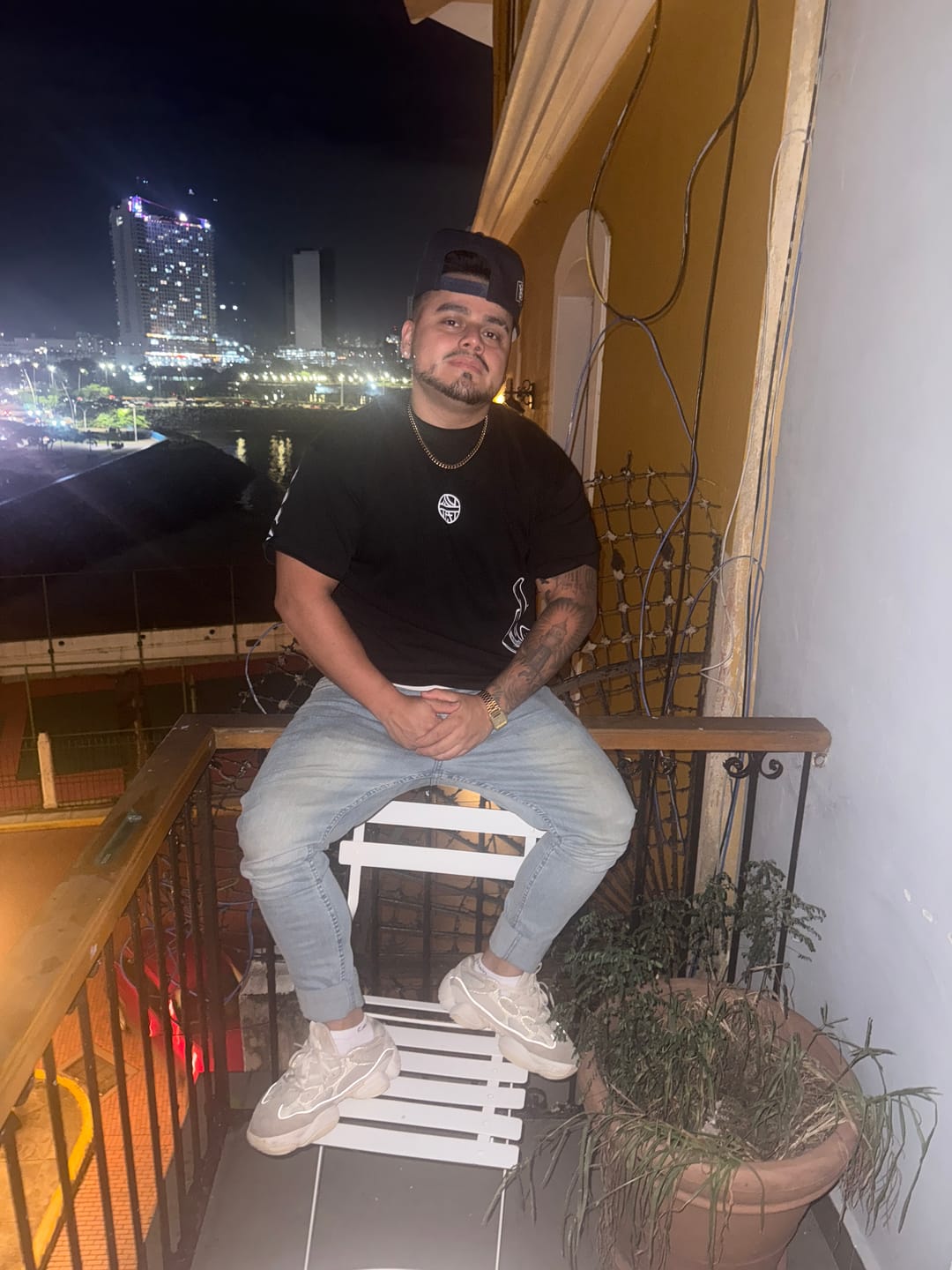 Customer photo review of Gojo oversize tee
