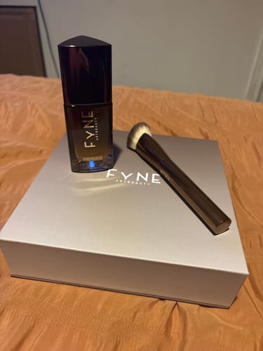 Customer photo review of FLAWLESS FINISH FYNE'DATION & BRUSH DUO