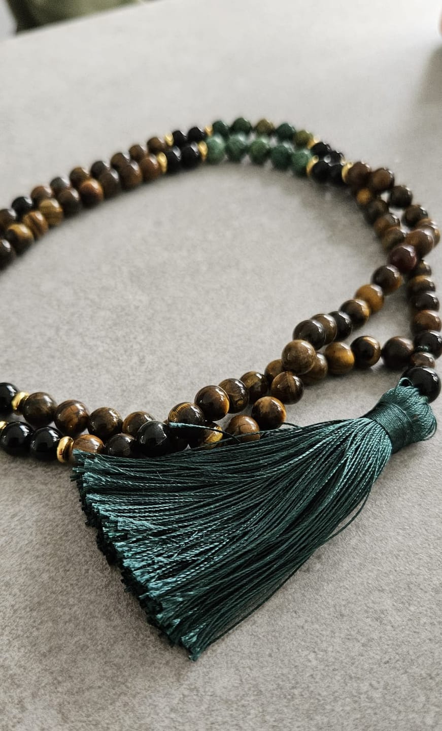 Customer photo review of Buddha Stones 108 Mala Naturstein Tigerauge Türkis Perlen Quaste Schutzarmband